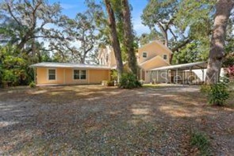 House in Lutz, Florida 4 bedrooms, 228.54 sq.m. № 2218683 - photo 4