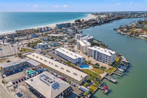 Condo in Treasure Island, Florida, 1 bedroom  № 1780945 - photo 19