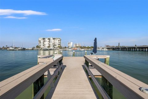 Condo in Treasure Island, Florida, 1 bedroom  № 1780945 - photo 5