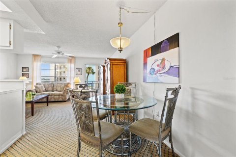 Condo in Treasure Island, Florida, 1 bedroom  № 1780945 - photo 12
