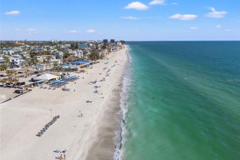 Condo in Treasure Island, Florida, 1 bedroom  № 1780945 - photo 4