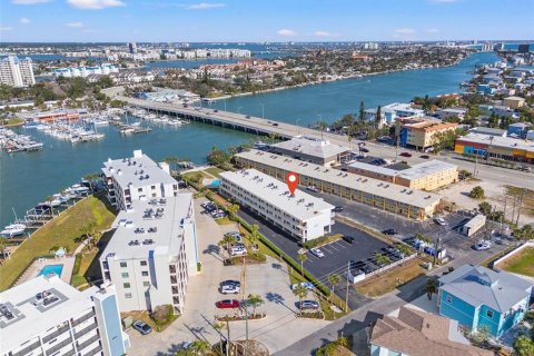 Condo in Treasure Island, Florida, 1 bedroom  № 1780945 - photo 2