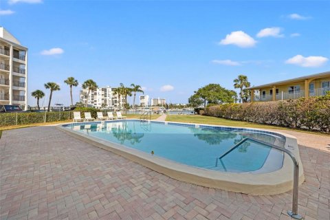 Condo in Treasure Island, Florida, 1 bedroom  № 1780945 - photo 6