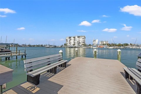 Condo in Treasure Island, Florida, 1 bedroom  № 1780945 - photo 18