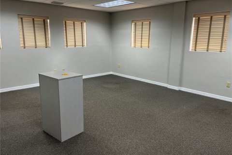 Immobilier commercial à louer à Gainesville, Floride: 204.38 m2 № 1852532 - photo 10