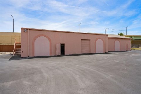 Commercial property in Orlando, Florida 3348.94 sq.m. № 2140427 - photo 21