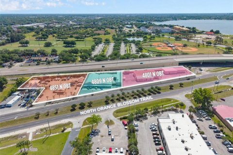 Immobilier commercial à Orlando, Floride 3348.94 m2 № 2140427