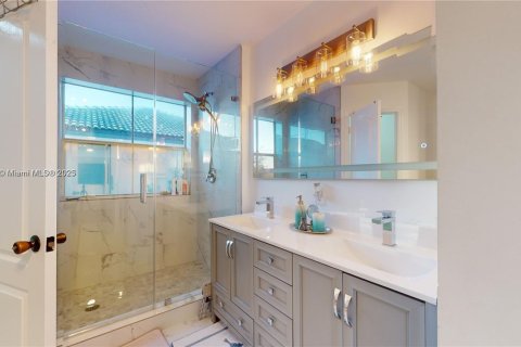 Casa en venta en Miami, Florida, 4 dormitorios, 180.23 m2 № 1967848 - foto 13