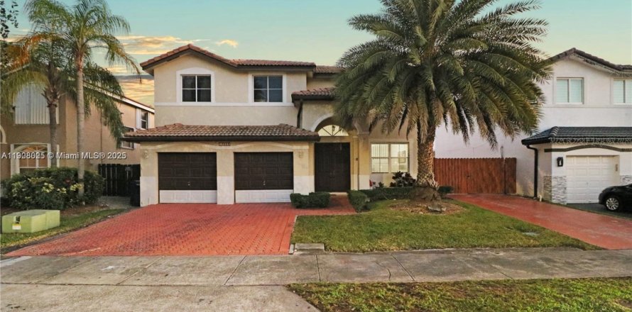 Casa en Miami, Florida 4 dormitorios, 180.23 m2 № 1967848