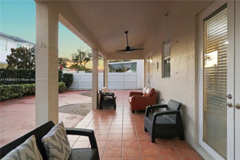 Casa en venta en Miami, Florida, 4 dormitorios, 180.23 m2 № 1967848 - foto 19