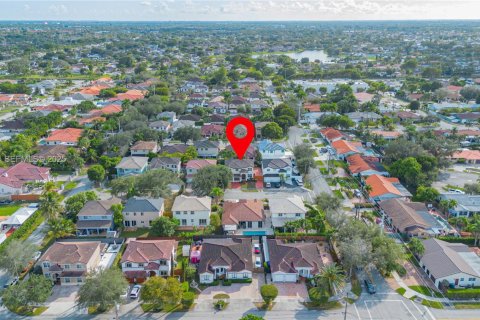 Casa en venta en Miami, Florida, 4 dormitorios, 180.23 m2 № 1967848 - foto 30