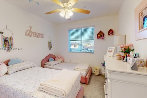 Casa en venta en Miami, Florida, 4 dormitorios, 180.23 m2 № 1967848 - foto 14