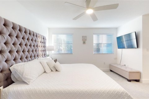 Casa en venta en Miami, Florida, 4 dormitorios, 180.23 m2 № 1967848 - foto 10