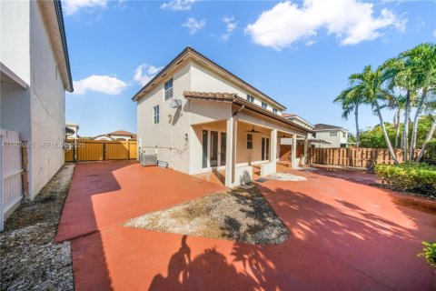 Casa en venta en Miami, Florida, 4 dormitorios, 180.23 m2 № 1967848 - foto 26