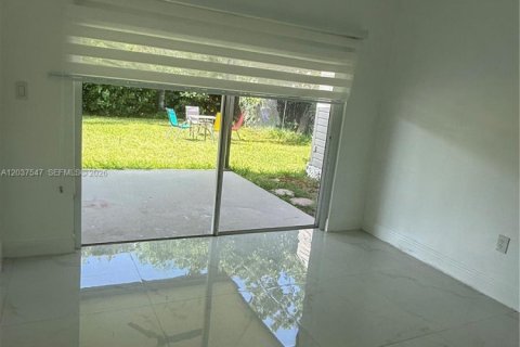 Villa ou maison à louer à Homestead, Floride: 3 chambres, 137.68 m2 № 2087576 - photo 5