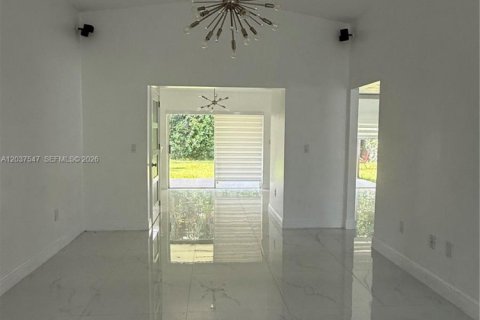 Villa ou maison à louer à Homestead, Floride: 3 chambres, 137.68 m2 № 2087576 - photo 4