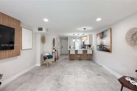 Купить кондоминиум в Дирфилд-Бич, Флорида 2 спальни, 90.12м2, № 2030252 - фото 11