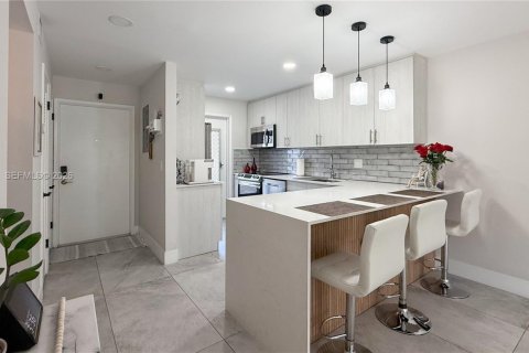 Купить кондоминиум в Дирфилд-Бич, Флорида 2 спальни, 90.12м2, № 2030252 - фото 2