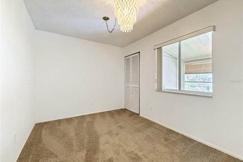 Condo in Ocala, Florida, 2 bedrooms  № 2148930 - photo 8