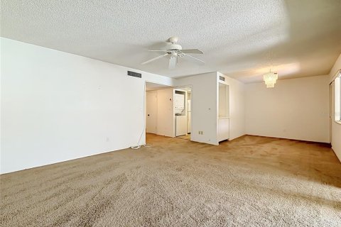 Condo in Ocala, Florida, 2 bedrooms  № 2148930 - photo 6