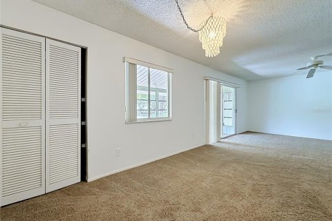Condo in Ocala, Florida, 2 bedrooms  № 2148930 - photo 9