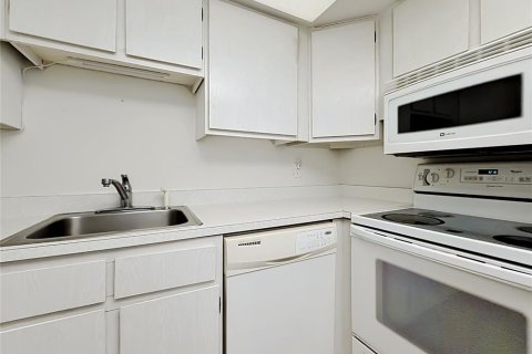 Condo in Ocala, Florida, 2 bedrooms  № 2148930 - photo 12