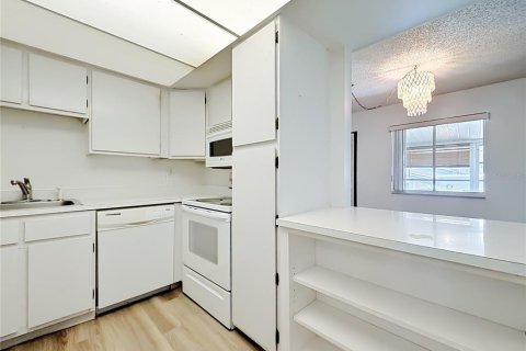 Condo in Ocala, Florida, 2 bedrooms  № 2148930 - photo 10