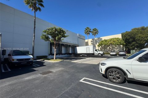 Immobilier commercial à vendre à Doral, Floride № 2170858 - photo 18