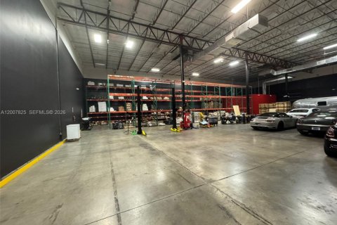 Immobilier commercial à vendre à Doral, Floride № 2170858 - photo 8