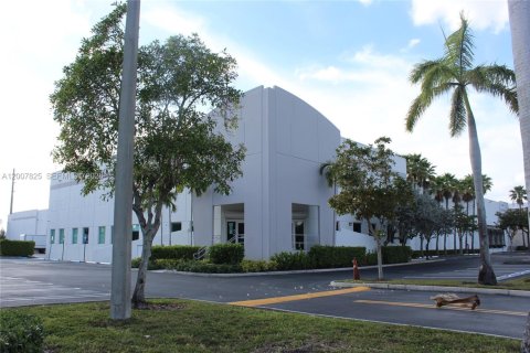 Immobilier commercial à Doral, Floride № 2170858