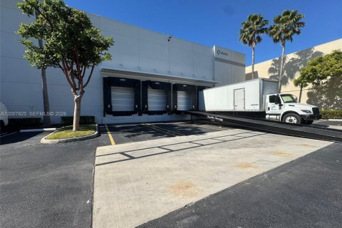 Immobilier commercial à vendre à Doral, Floride № 2170858 - photo 17