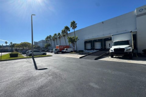 Immobilier commercial à vendre à Doral, Floride № 2170858 - photo 16