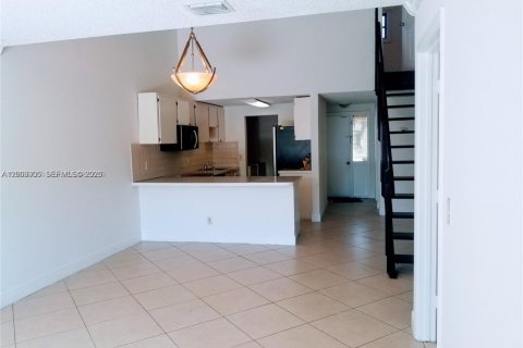 Townhouse in Miramar, Florida 3 bedrooms № 2170421 - photo 2