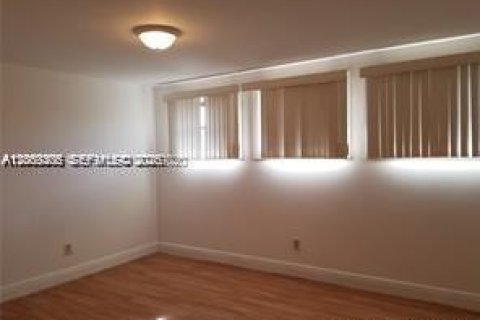 Townhouse in Miramar, Florida 3 bedrooms № 2170421 - photo 11
