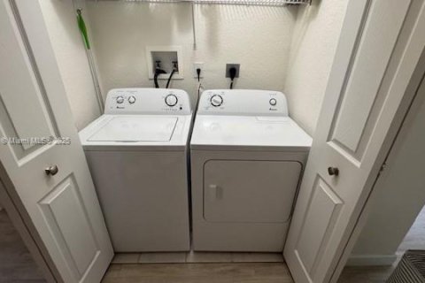 Купить таунхаус в Дорал, Флорида 3 спальни, 141.21м2, № 1964643 - фото 14