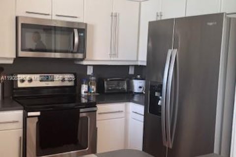 Купить таунхаус в Дорал, Флорида 3 спальни, 141.21м2, № 1964643 - фото 5