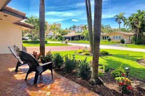 House in Lauderdale-by-the-Sea, Florida 3 bedrooms, 173.73 sq.m. № 2243356 - photo 24