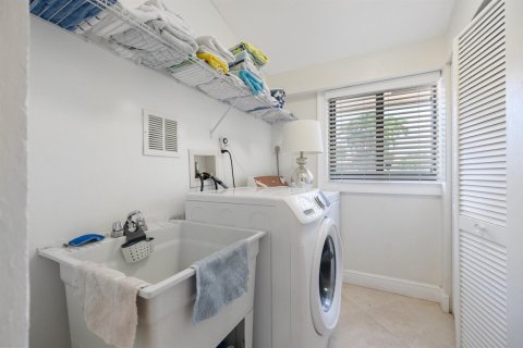 House in Lauderdale-by-the-Sea, Florida 3 bedrooms, 173.73 sq.m. № 2243356 - photo 23