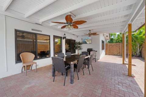 House in Lauderdale-by-the-Sea, Florida 3 bedrooms, 173.73 sq.m. № 2243356 - photo 7