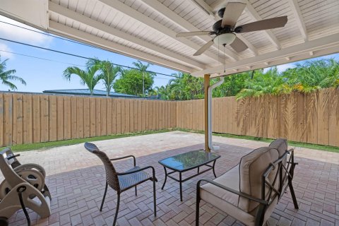 House in Lauderdale-by-the-Sea, Florida 3 bedrooms, 173.73 sq.m. № 2243356 - photo 22
