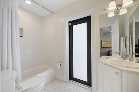 House in Lauderdale-by-the-Sea, Florida 3 bedrooms, 173.73 sq.m. № 2243356 - photo 20