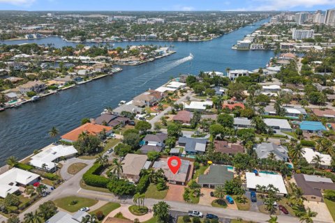 House in Lauderdale-by-the-Sea, Florida 3 bedrooms, 173.73 sq.m. № 2243356 - photo 11