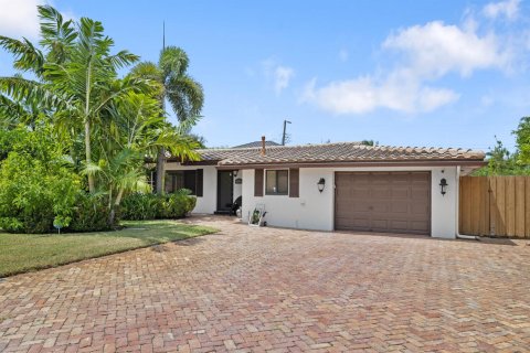 House in Lauderdale-by-the-Sea, Florida 3 bedrooms, 173.73 sq.m. № 2243356
