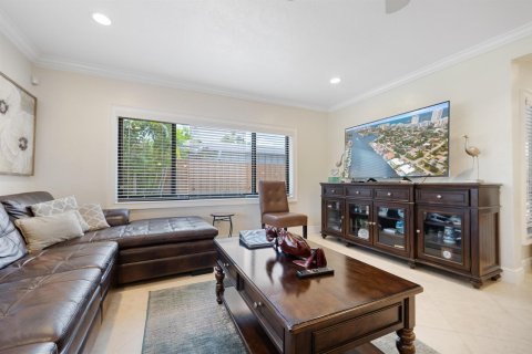 House in Lauderdale-by-the-Sea, Florida 3 bedrooms, 173.73 sq.m. № 2243356 - photo 3