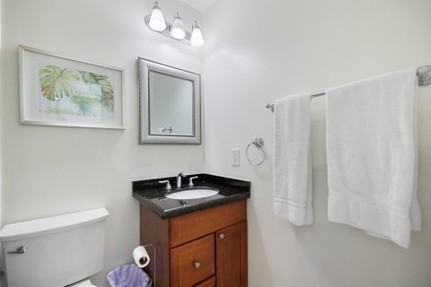 House in Lauderdale-by-the-Sea, Florida 3 bedrooms, 173.73 sq.m. № 2243356 - photo 17