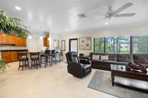 House in Lauderdale-by-the-Sea, Florida 3 bedrooms, 173.73 sq.m. № 2243356 - photo 5