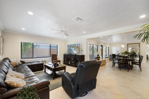 House in Lauderdale-by-the-Sea, Florida 3 bedrooms, 173.73 sq.m. № 2243356 - photo 2