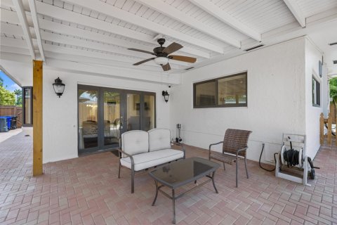 House in Lauderdale-by-the-Sea, Florida 3 bedrooms, 173.73 sq.m. № 2243356 - photo 9