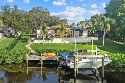 House in Sarasota, Florida 3 bedrooms, 179.86 sq.m. № 2425818 - photo 6