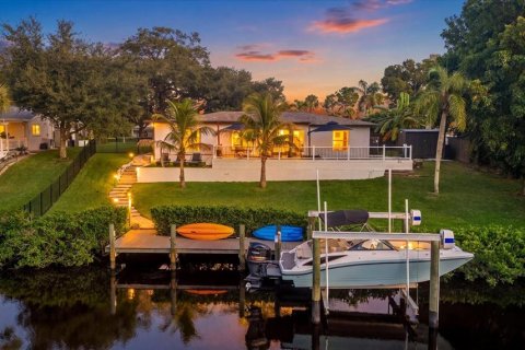 House in Sarasota, Florida 3 bedrooms, 179.86 sq.m. № 2425818 - photo 2